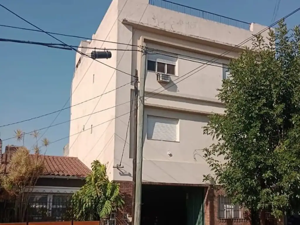 excelente edificio con 2 vivienda y local  200mts