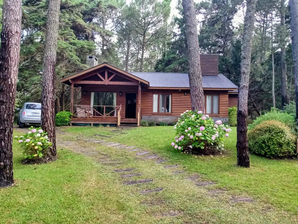 Pintoresca cabaña en el bosque de Carilo