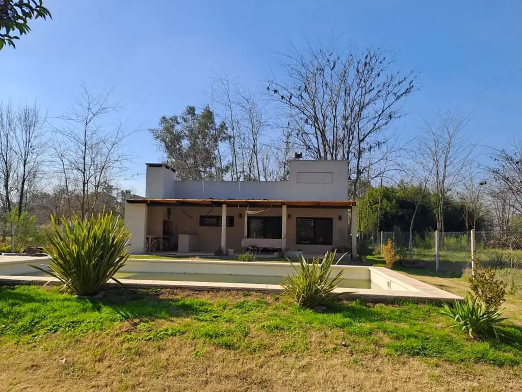 VENTA CASA MODERNA PISCINA/QUINCHO - LA REJA