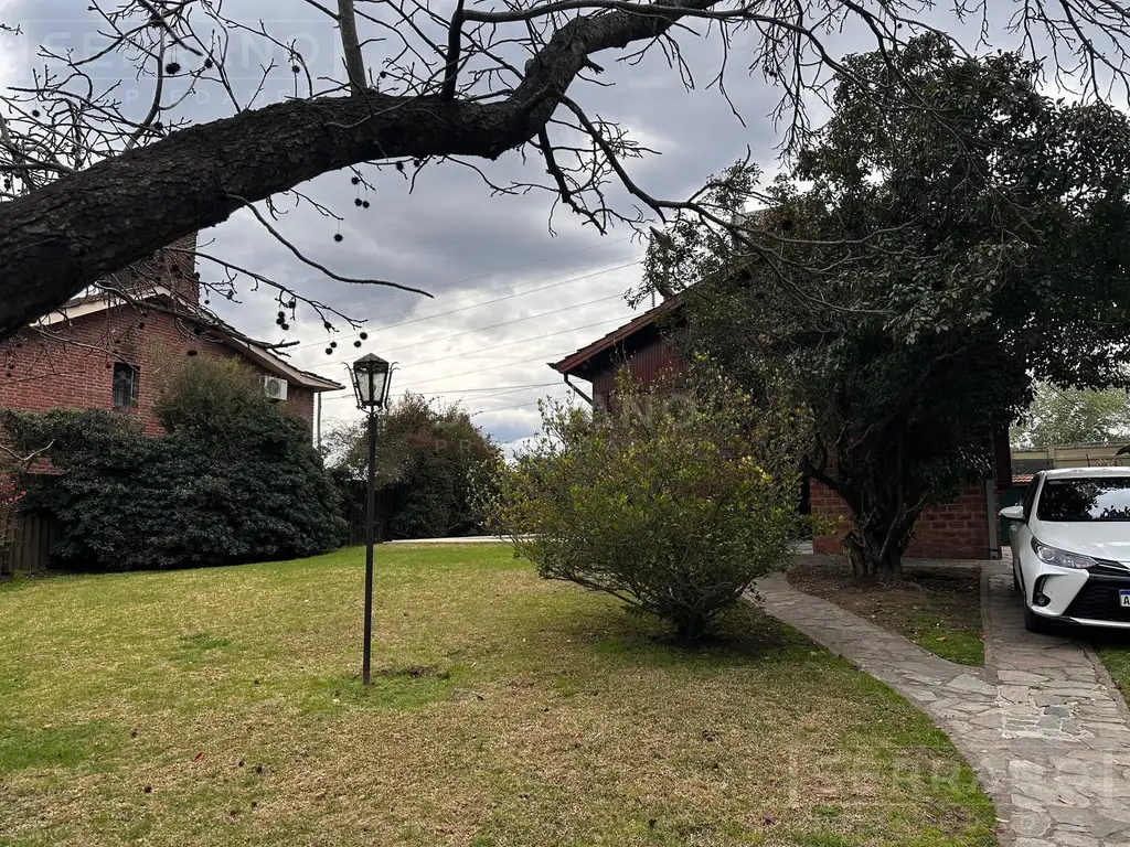 Venta Casa con piscina, quincho, casa de huéspedes, Parque. MASCHWITZ CLUB