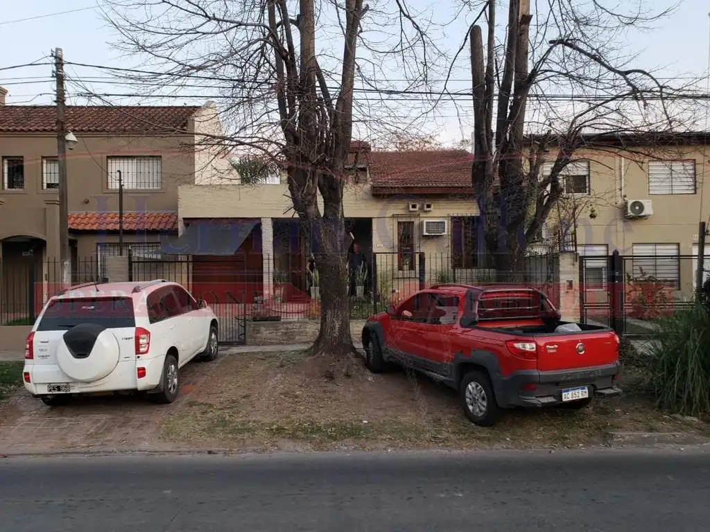 EXCELENTE CASA EN VENTA EN CASTELAR SUR