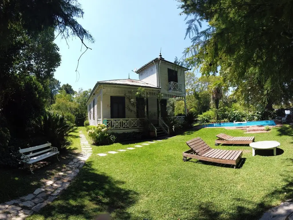 Bajo De Precio! Preciosa Casa Sobre El Rio Lujan Con Gran Lote, Frente Al Museo Naval.