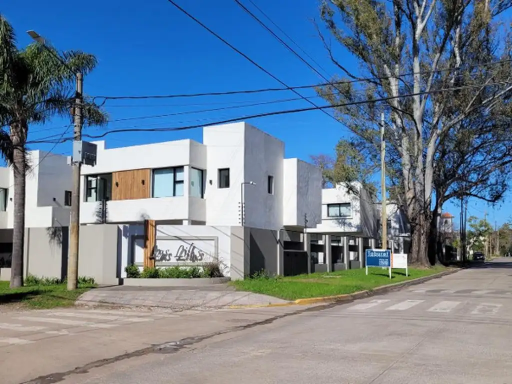 CASA DE 4 AMBIENTES EN COMPLEJO LAS LILAS, PARQUE LELOIR (3362)