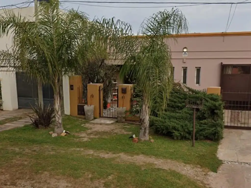 Hermosa casa en VENTA con pileta en FUNES