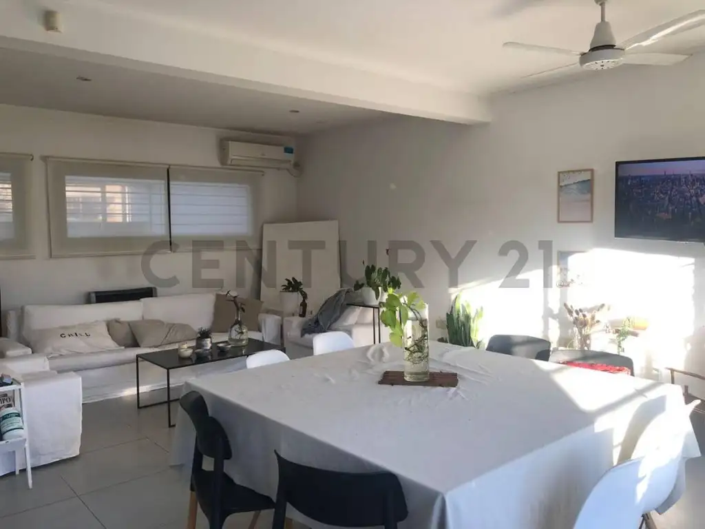 Venta Casa 2019 años 2 dormitorios, 120m2, con balcón, 14 A Entre 461 Y 461B 1400, City Bell