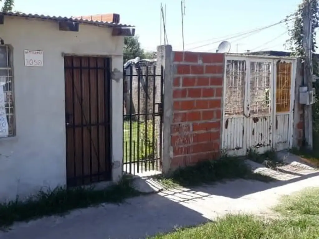 VENDO CASA CON LOCAL