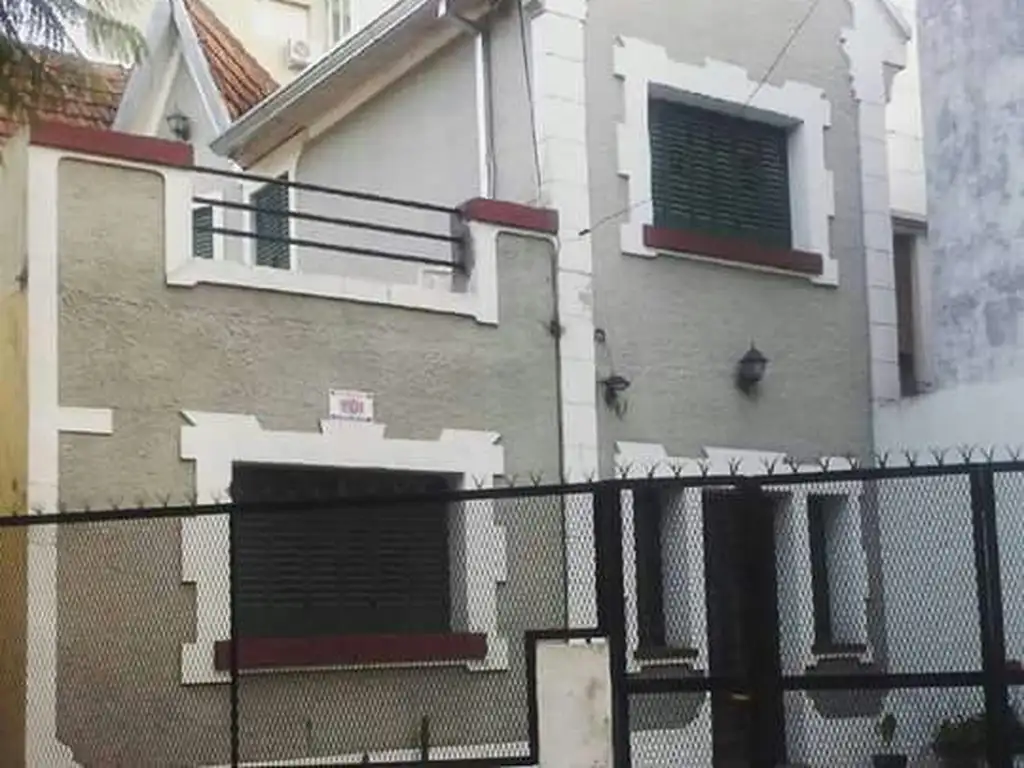 CASA EN VENTA - LA PLATA