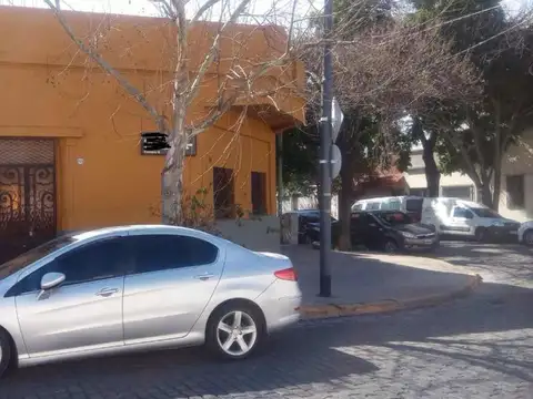 Casa en venta - 3 Dormitorios 2 Baños - 230Mts2 - Paternal