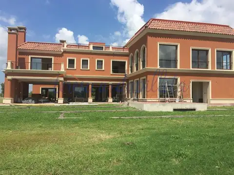 Casa de 800m2 con pileta cubierta, jacuzzi y sauna | Teresa Urdapilleta - 2705 - Foto 0