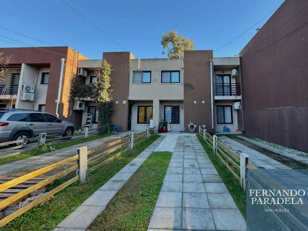 Dúplex en venta de 2 dormitorios c/ cochera en Villa Gobernador Udaondo