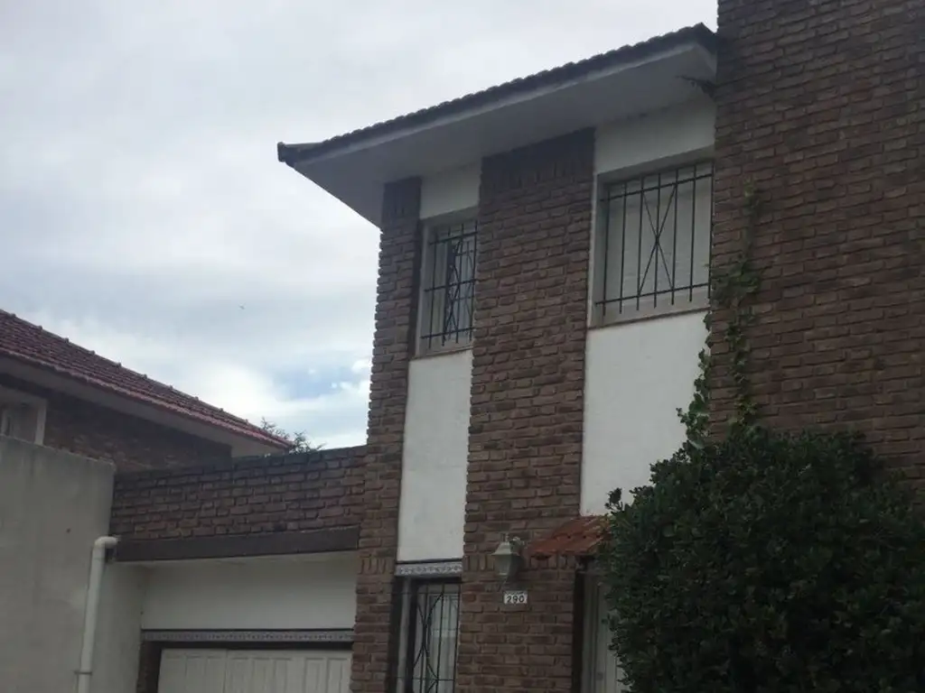 Casa 4 ambientes parque, cochera, galeria, """En Excelente Zona De Pinamar"""