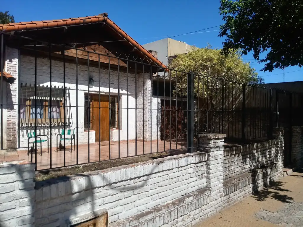 CASA LOTE PROPIO 3 AMB  C/PARQUE Y COCHERA