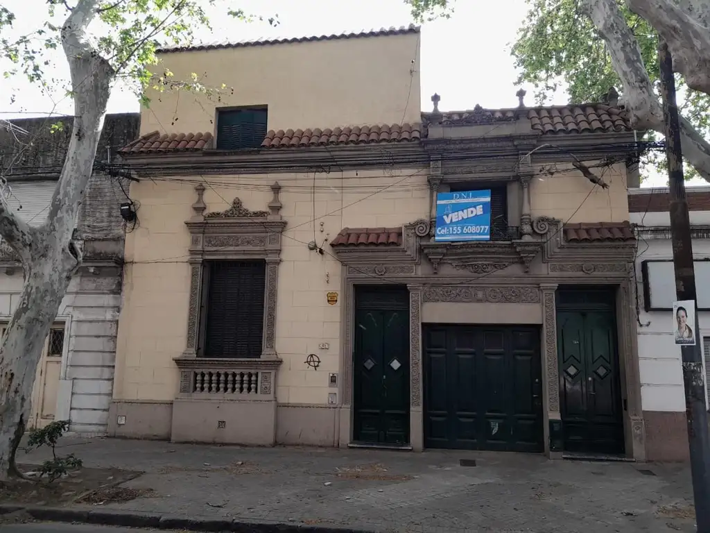 VENDO CASA DE 4 DORMITORIOS EN SAN NICOLAS AL 300