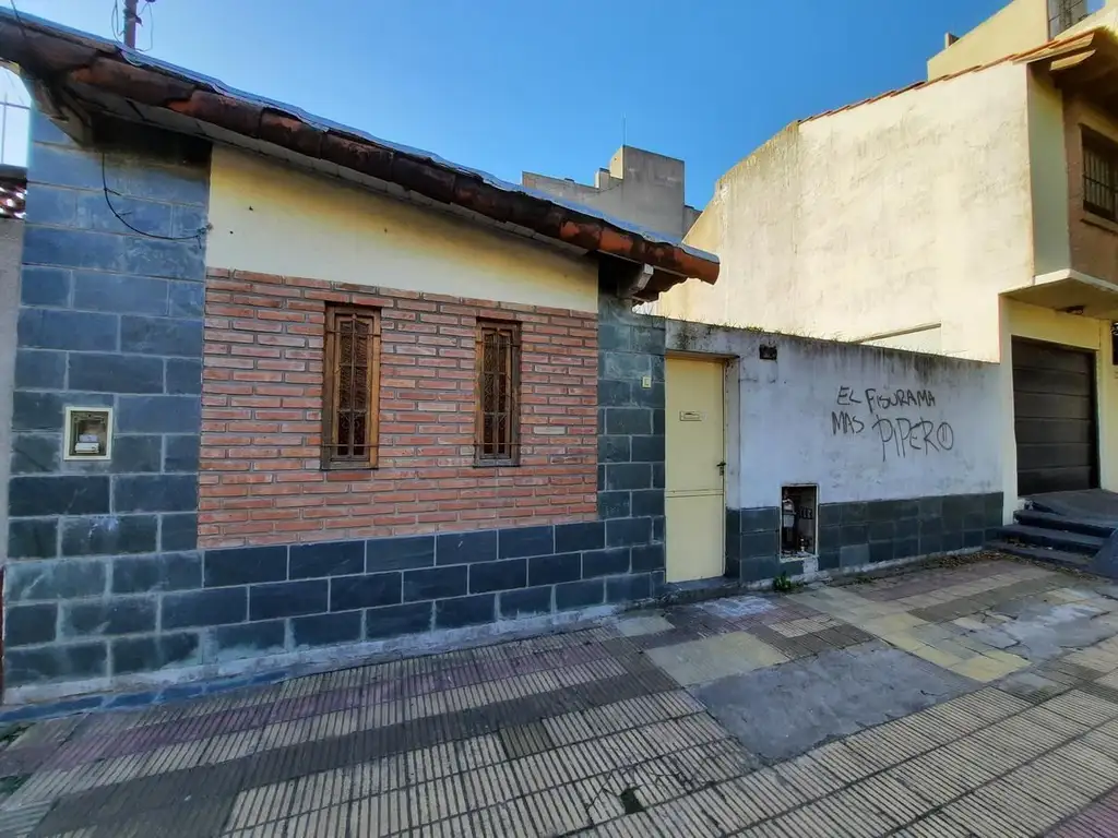 OPORTUNIDAD VENTA CASA 4 AMBIENTES ZONA CENTRICA MORON