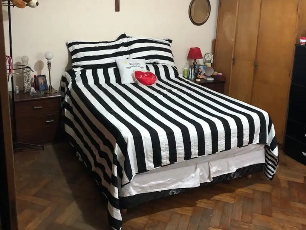 VENDE- DEPTO 3 am de 51 Mt con Patio Zona Caba