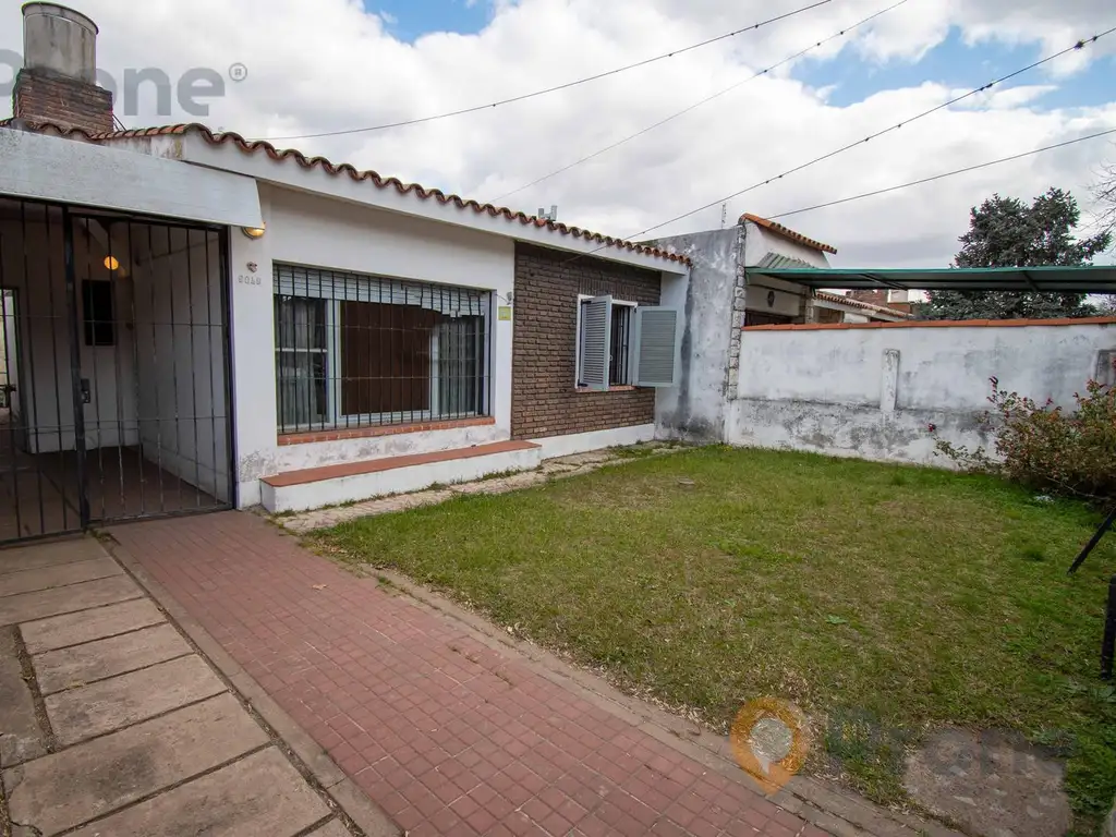 Casa en venta 2 dormitorios y patio verde