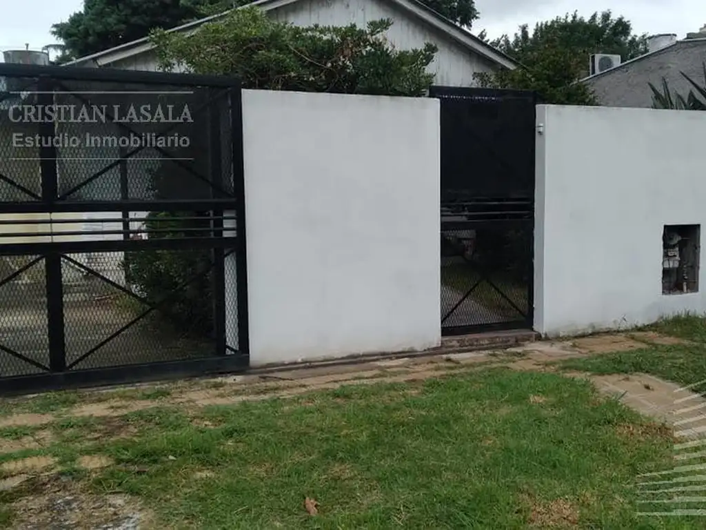 Casa 4 Ambientes sobre Lote de 400mts- Ituzaingó Sur