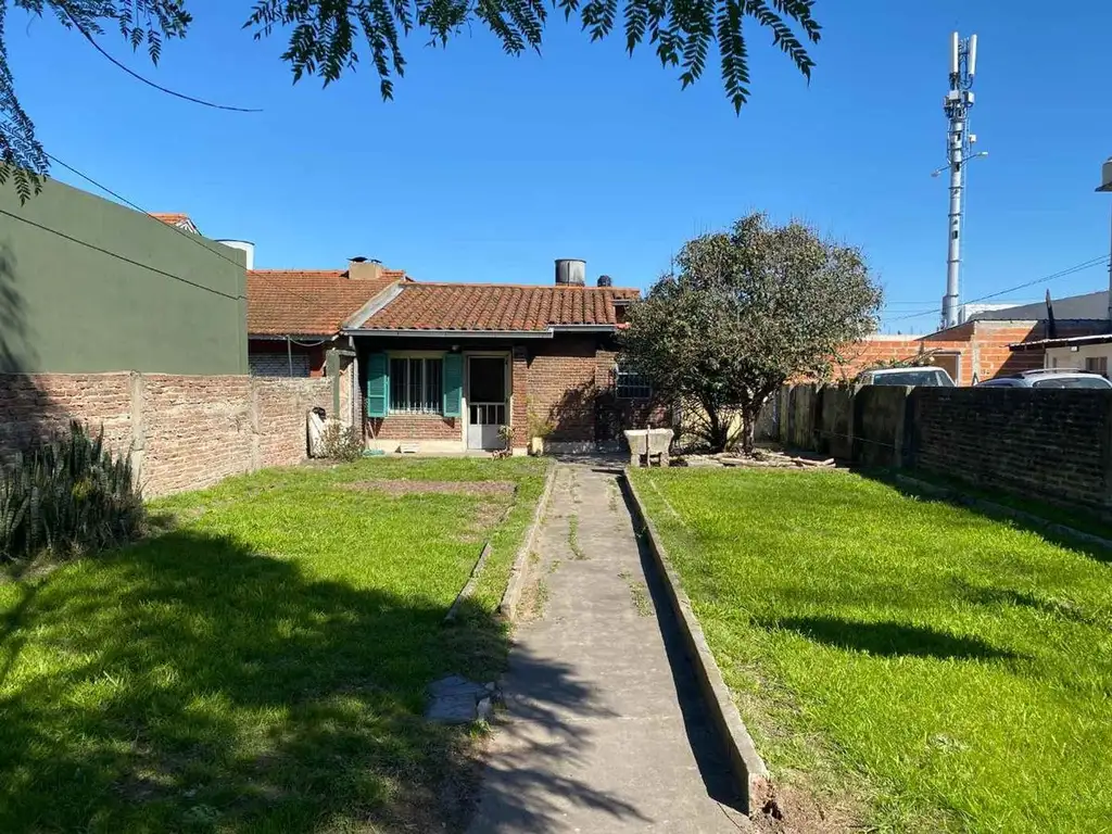 VENTA CASA 3 AMBIENTES A RECICLAR