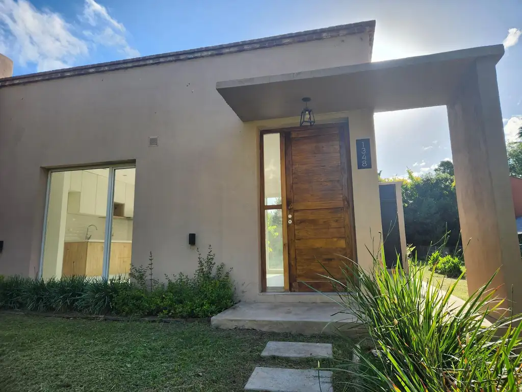 Excelente casa en venta en el viejo Barrio Golf