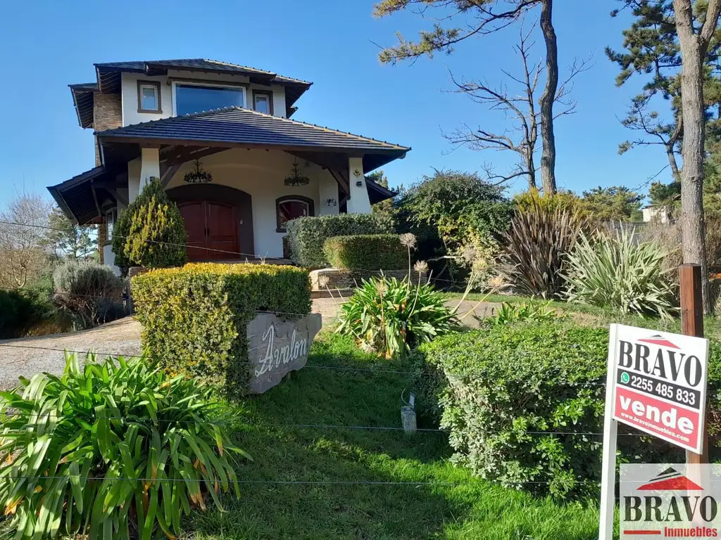 Casa en venta de 6 dormitorios c/ cochera en Mar de las Pampas