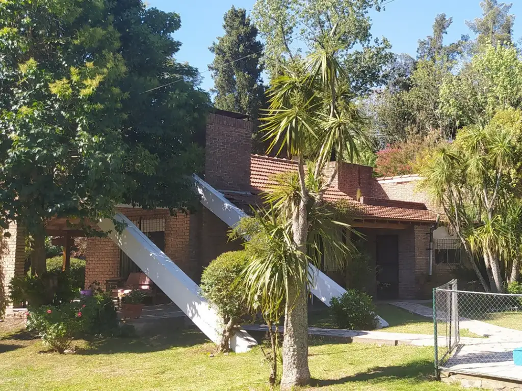 Preciosa Casa Quinta En Abasto Con Pileta Y Terreno De 7473m2