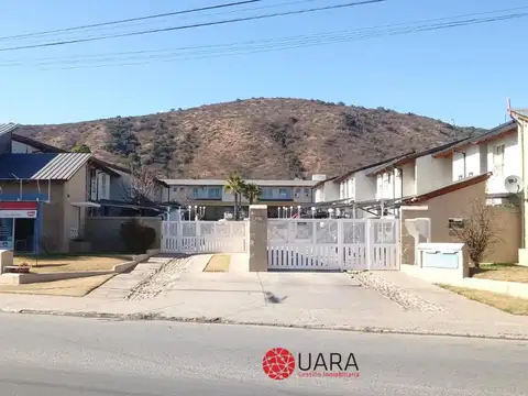 CASA EN COMPLEJO CERRADO VILLA CARLOS PAZ