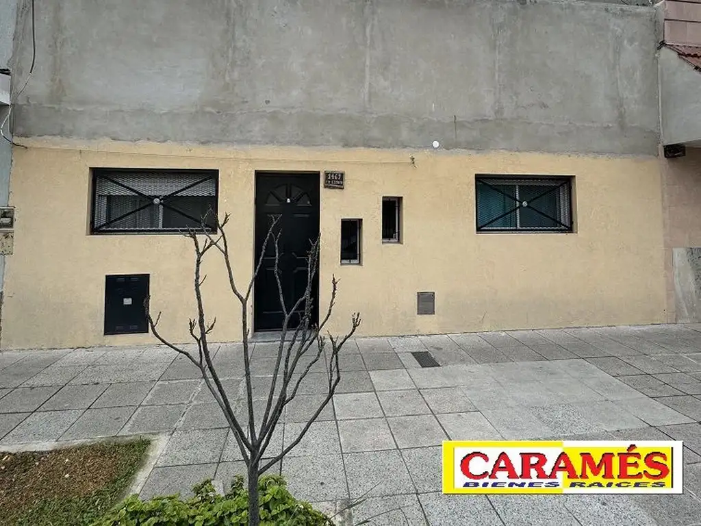 REBAJADA  CASA AL FRENTE DE 4 AMB CON PATIO Y TERRAZA LIBRE