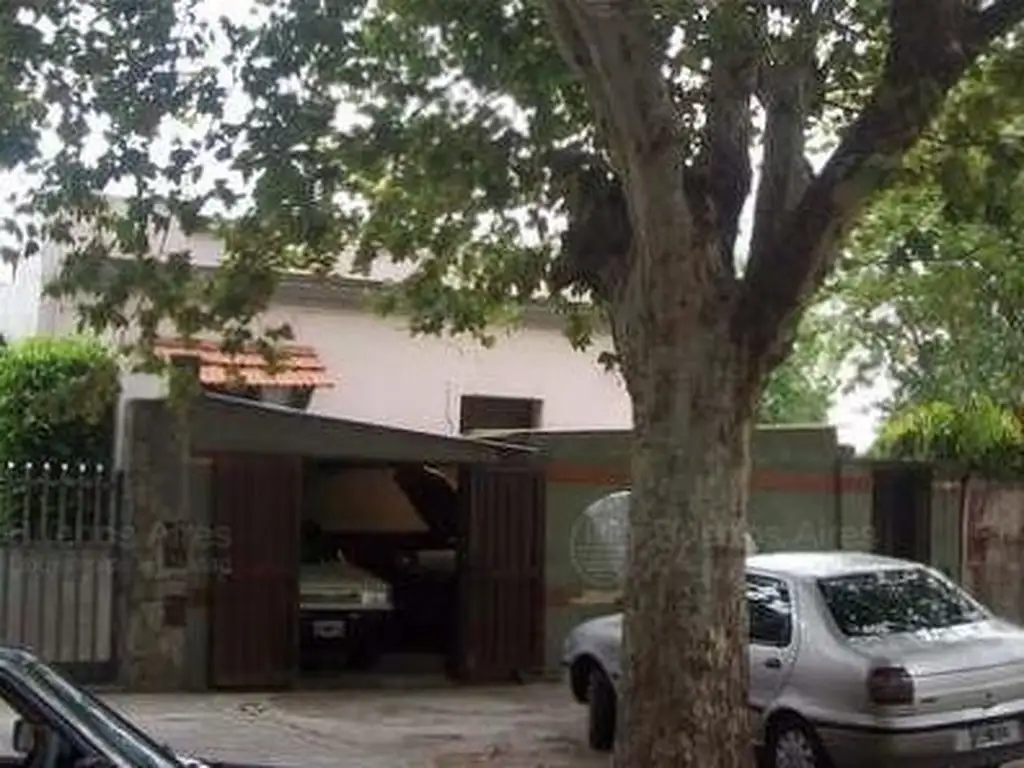 CASA EN LOTE 8.66X 21.36, 185 M2 TOTALES  SOLO DESTINO COMERCIAL O PROFESIONAL