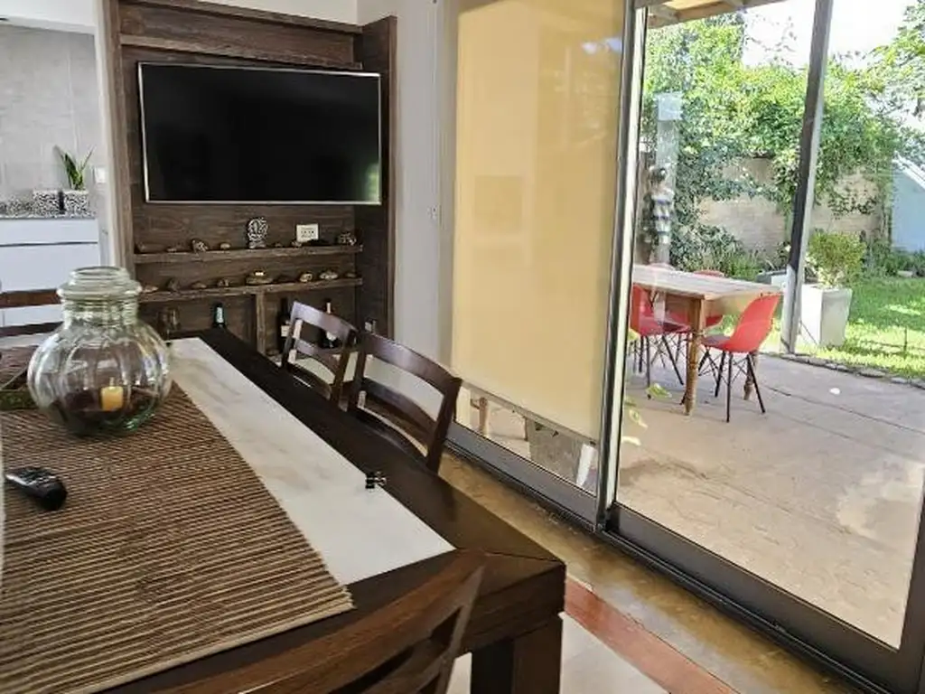 IMPECABLE CASA BARRIO ALBORADA, ESPERANZA