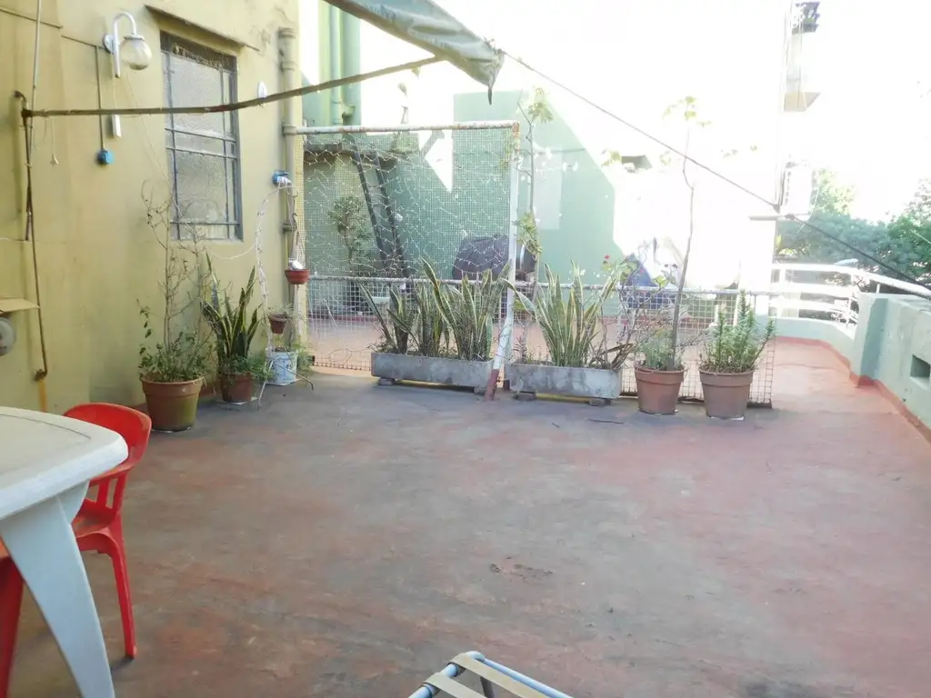 DEPARTAMENTO DE 3 AMBIENTES AL FRENTE CON BALCON TERRAZA