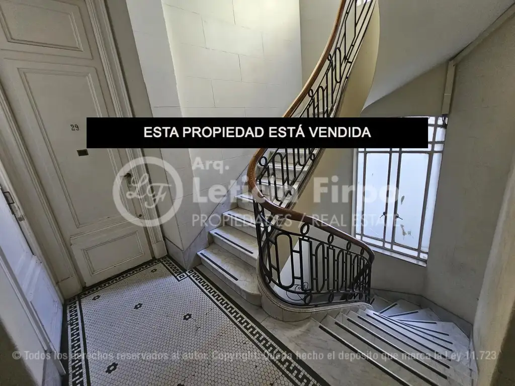 Hermoso departamento antiguo con servicios centrales. Impecable!