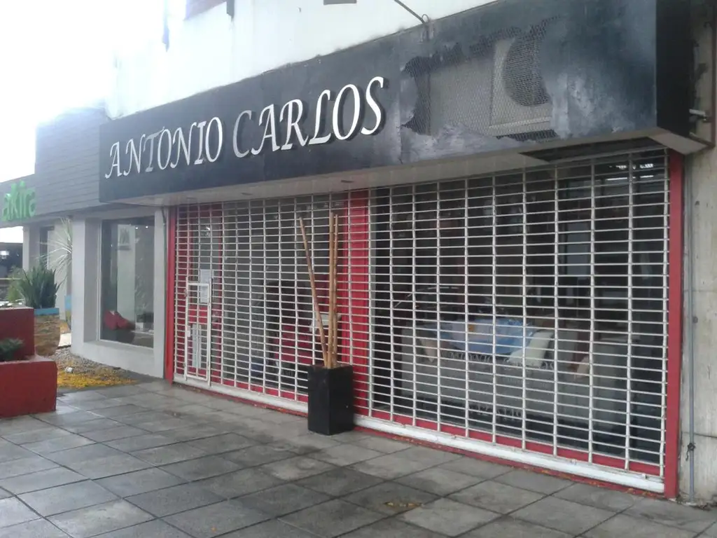 Venta local comercial sobre Avenida Libertador en San Isidro