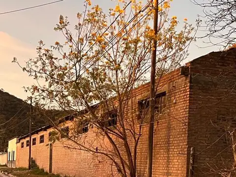 Galpón en muy buena ubicación (Campo Quijano)