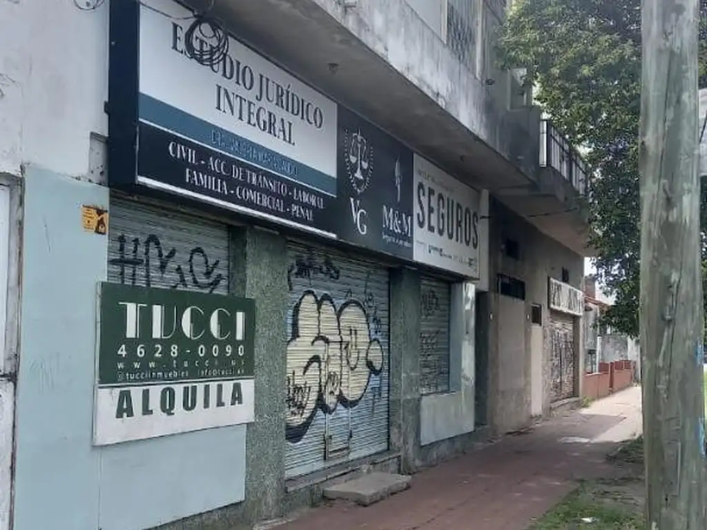 LOCAL COMERCIAL SOBRE AV. HIPOLITO YRIGOYEN