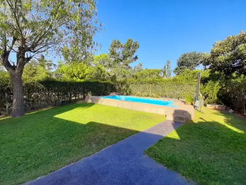 EXCELENTE CASA EN VILLA LA RIBERA CON PISCINA