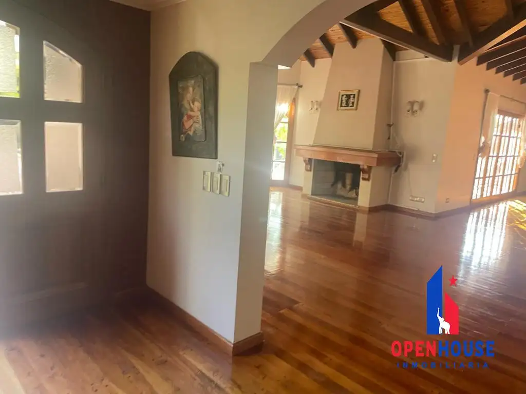 OPENHOUSE vende magnifica casa en CERRO LA COLINA- BARRIO DALVIAN