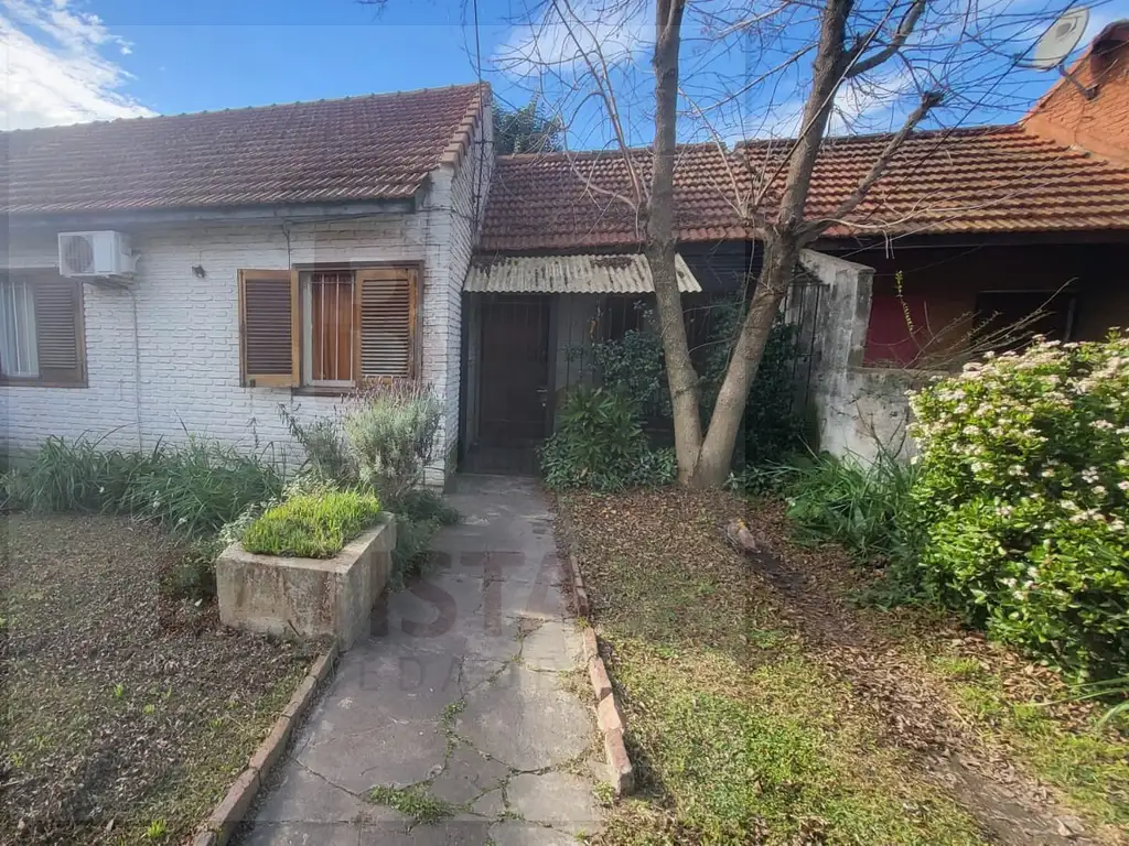 Vende casa en Barrio Jardin