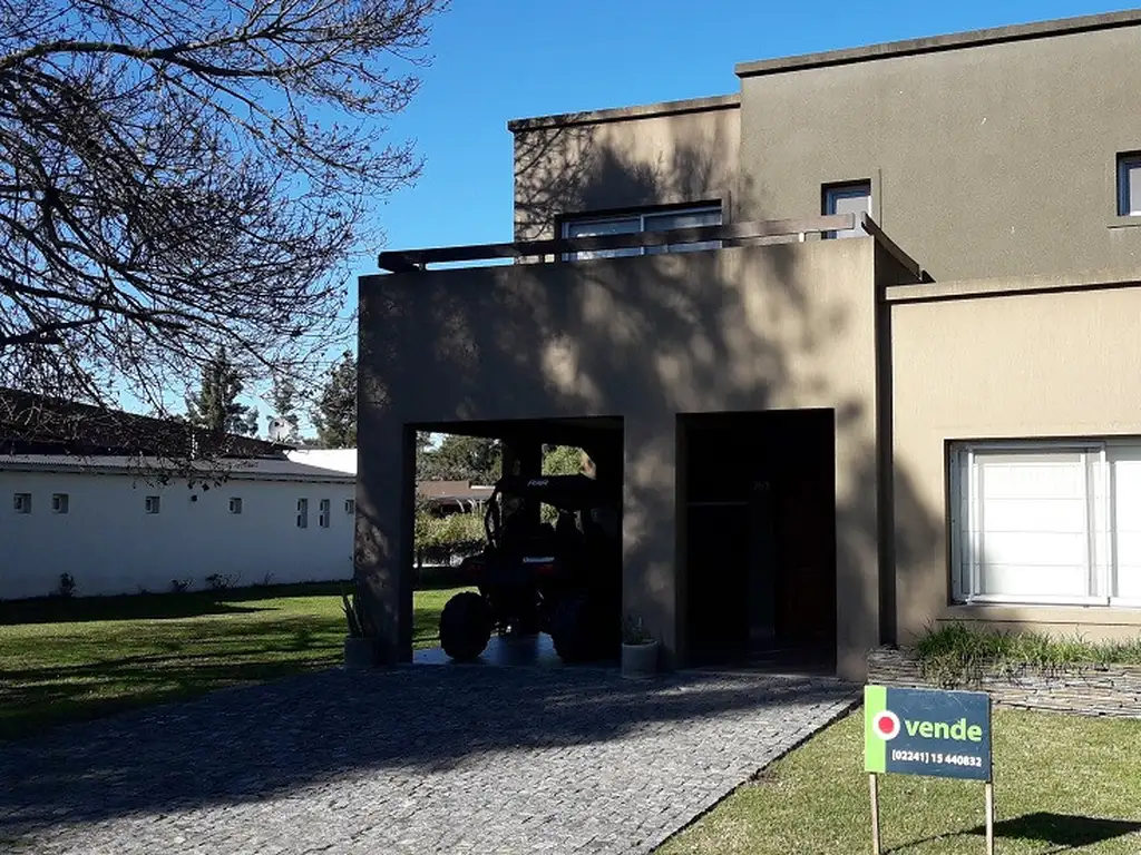 GOLF CHASCOMUS COUNTRY CLUB. CASA EN VENTA