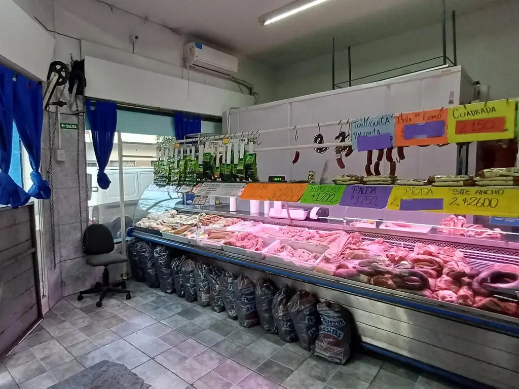 Venta Local comercial, Saenz Peña, esquina muy bien ubicada, pocas cuadras estación