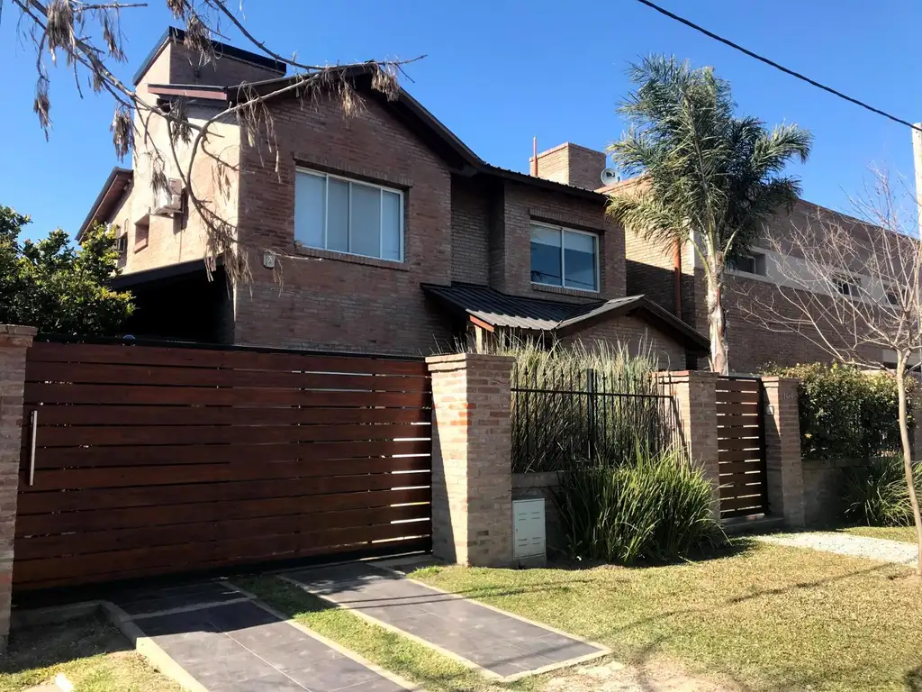 Casa en  Punta Chacra , Roldan