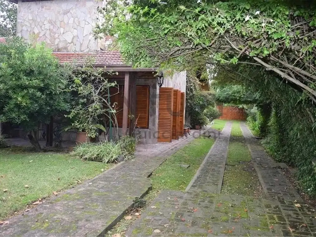 Venta Casa 40 años 3 dormitorios, 213m2, 466 E/ 17 Y 19 1100, City Bell