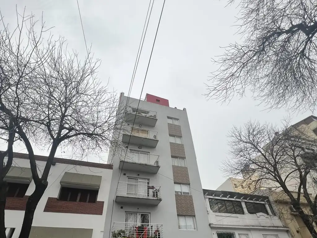 Amplio semipiso de 2 ambientes - Boedo