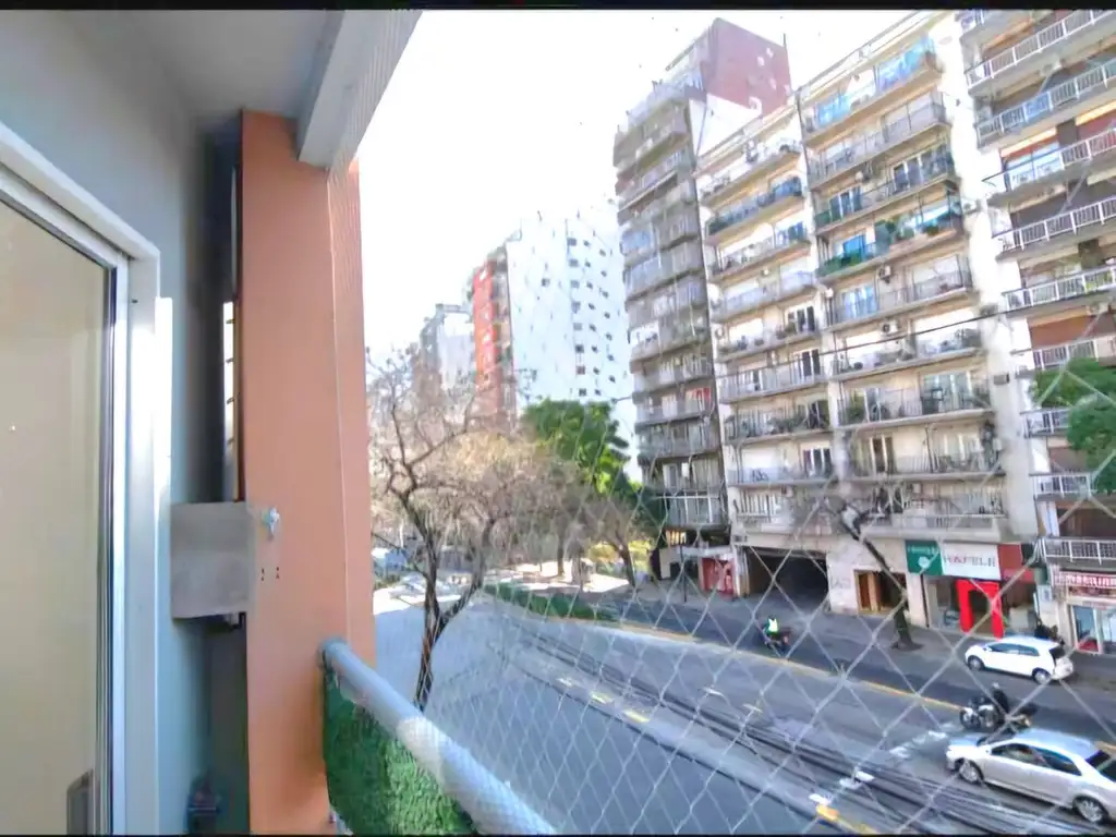 Palermo. Monoambiente con balcon al frente. Apto profesional