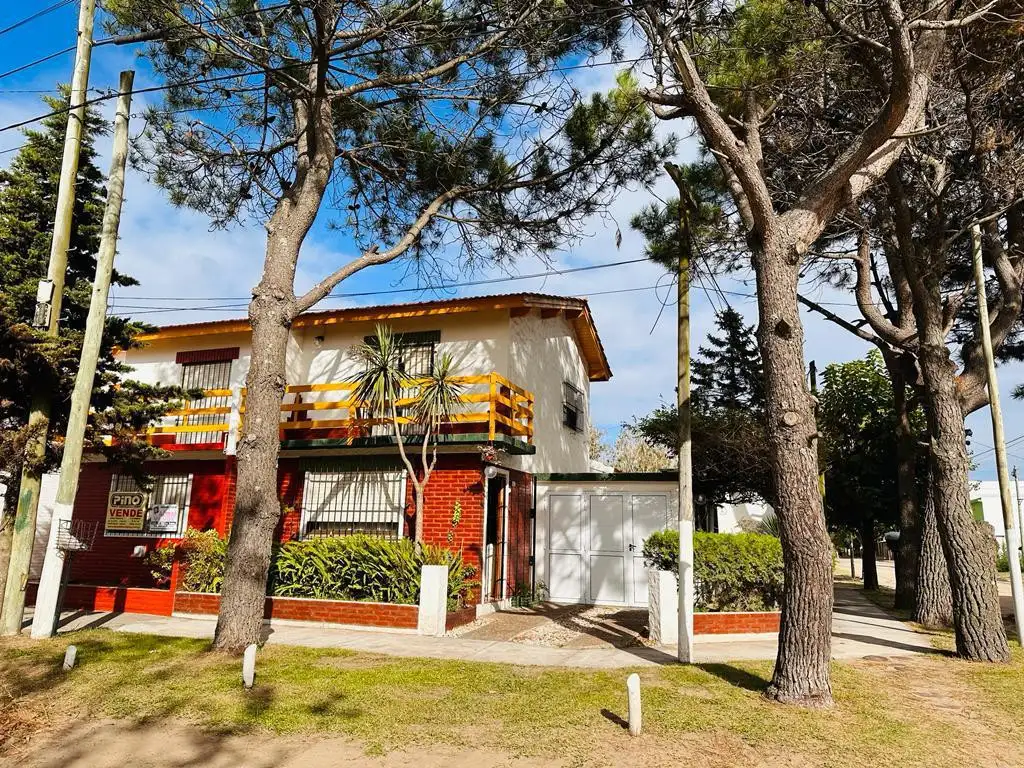 Casa en venta - 2 Dormitorios 2 Baños - 118Mts2 - Las Toninas