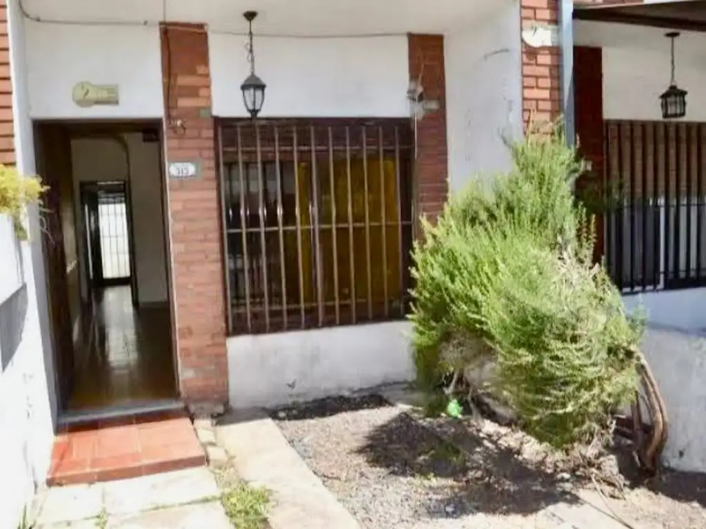 VENTA DE TRIPLEX EN RAMOS MEJIA SUR, COCHERA Y PATIO MUY COMODO