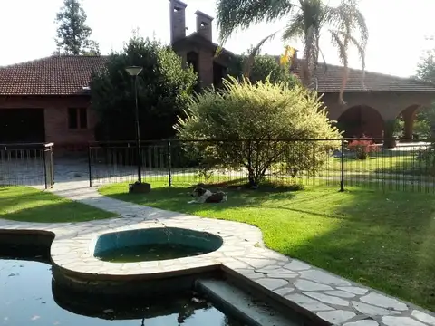 CHALET QUINTA S/ FRACCION 5000 M2 C/PISCINA Y CANCHA TENIS