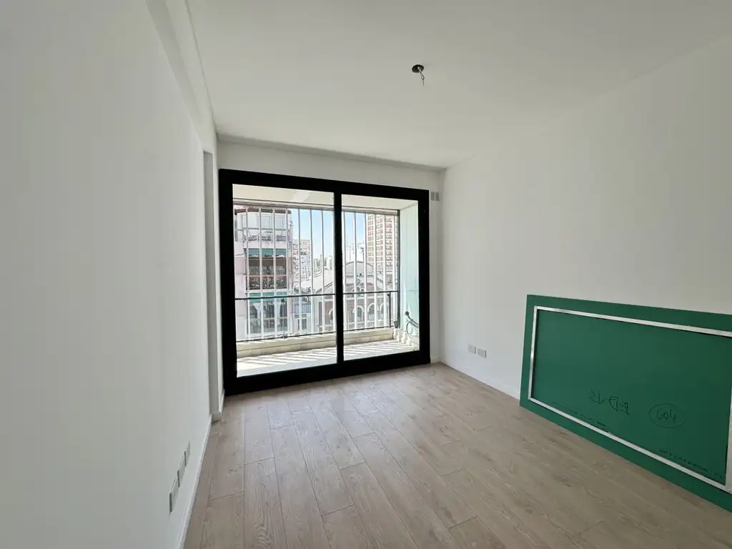 Venta de Departamento 2 Amb C/ Cochera en Piso 6 - Caballito