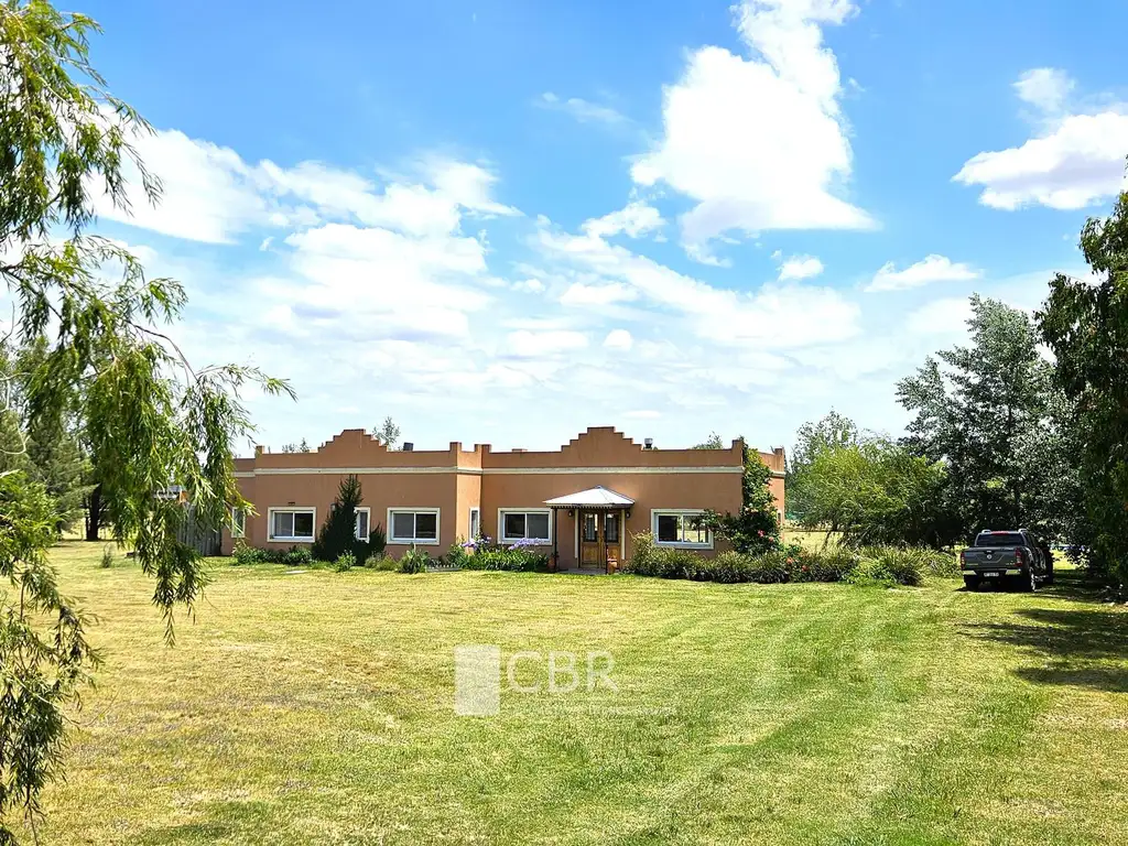 Lindísima Casa de 4 Amb. (164 m2) s/Lote de 1,17 Ha. con Pileta!