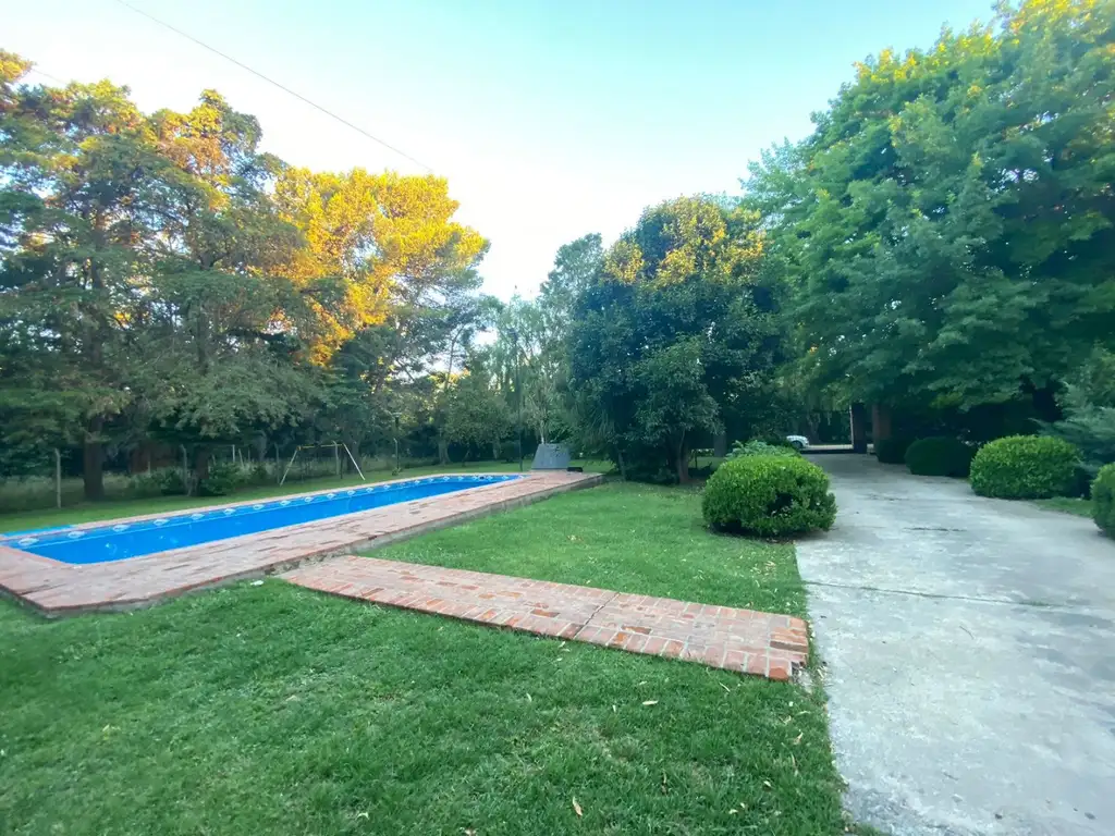 CASA 4 AMBIENTES EN EZEIZA BARRIO LINKS, SOBRE LOTE DE 2200M2