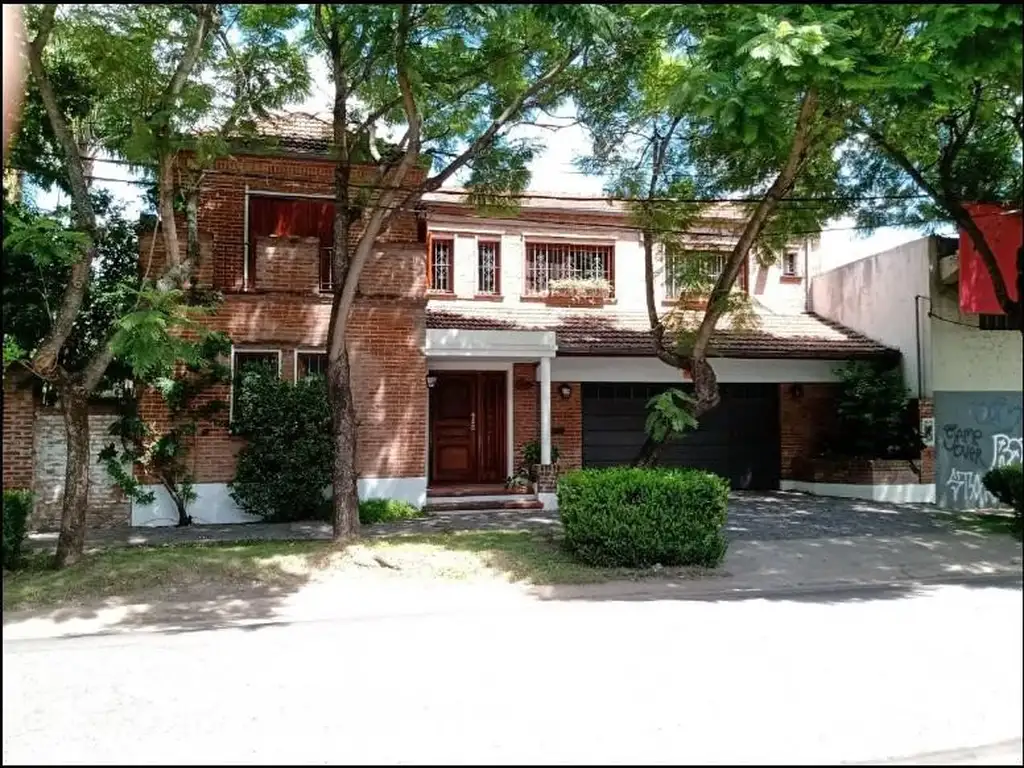 Casa en venta - 3 dormitorios 4 baños - pileta parrilla quincho - 600 mts2 - Don Torcuato